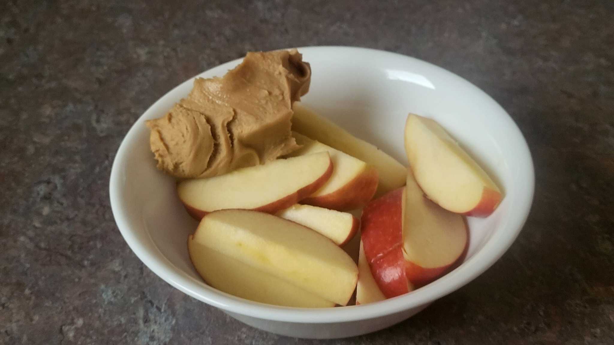 iamge of apple slices